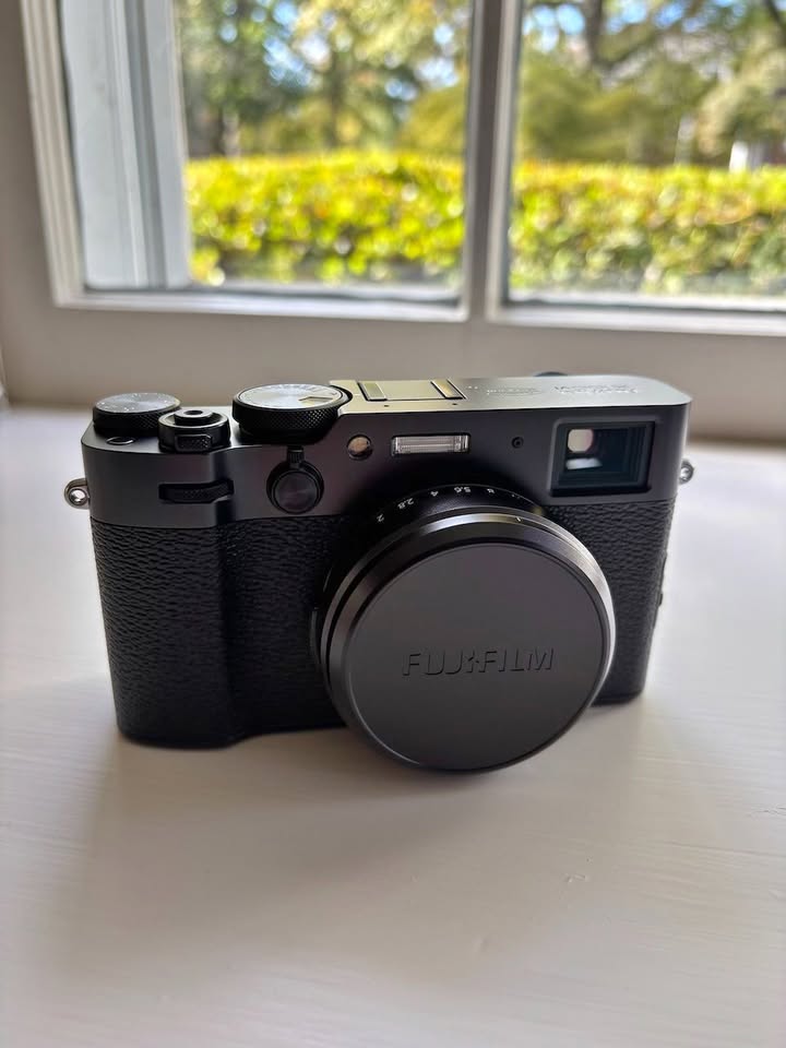 BRAND NEW Fujifilm X100VI (Black) w/ Extras