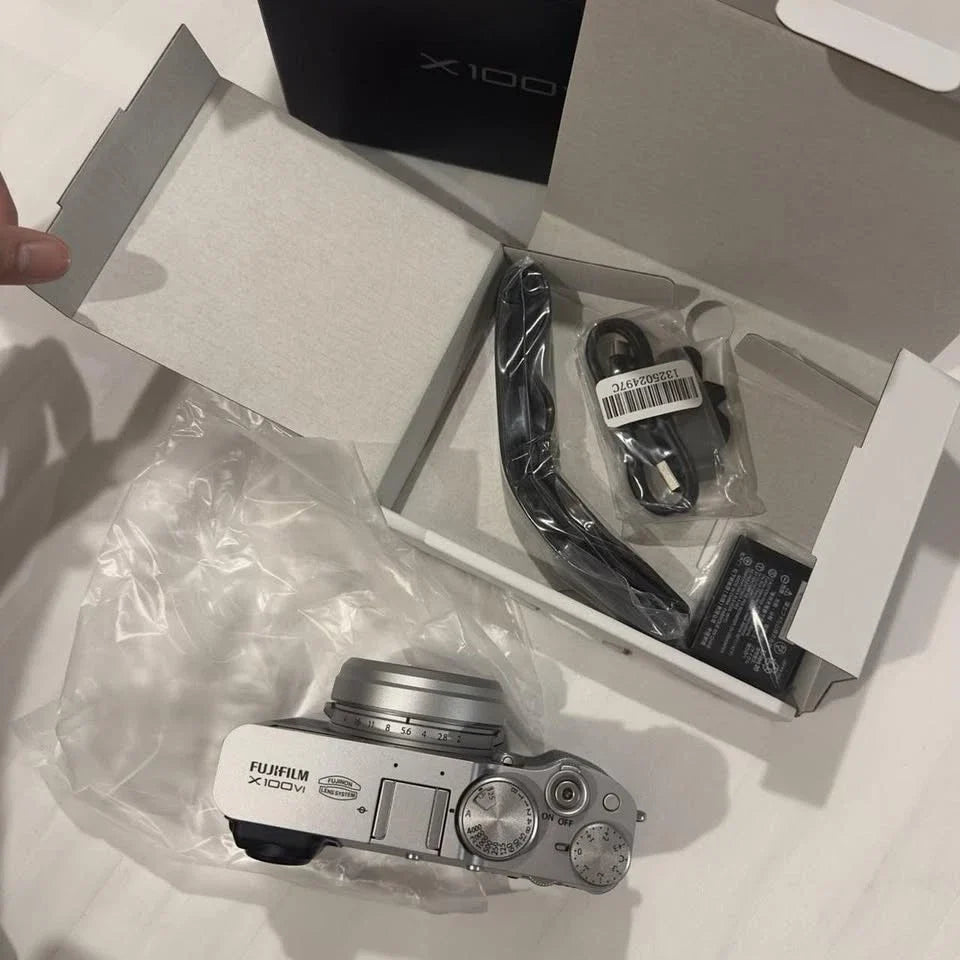 Fujifilm X100VI 40.2MP Compact Digital Camera Silver - New Condition